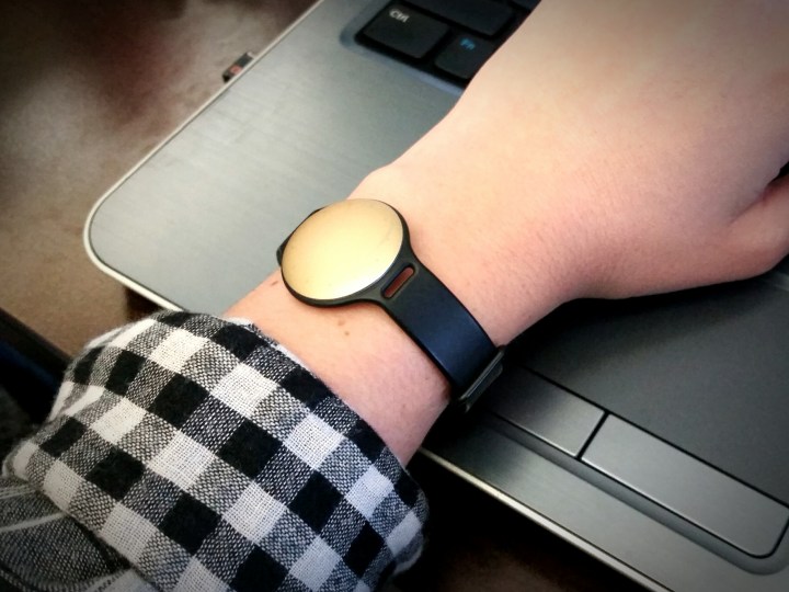 I opted for the Champagne color - here it is in the regular silicone watch band that comes with it.